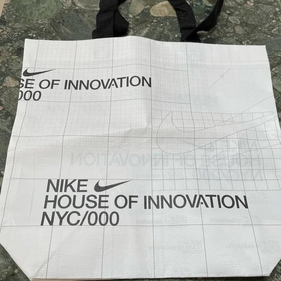 COPY - Nike Store paper tote bag - paris - Picture 1 of 4